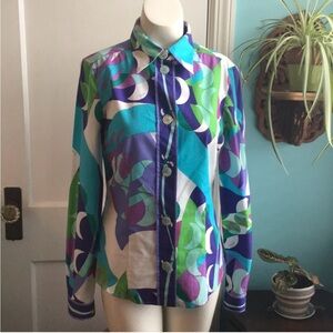Emilio Pucci women's cotton button down shirt
100% authentic
MOP buttons